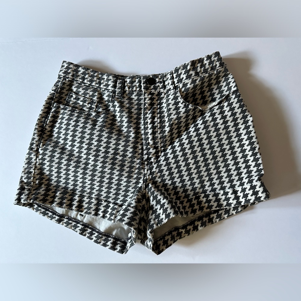 American apparel black and white patterned shorts